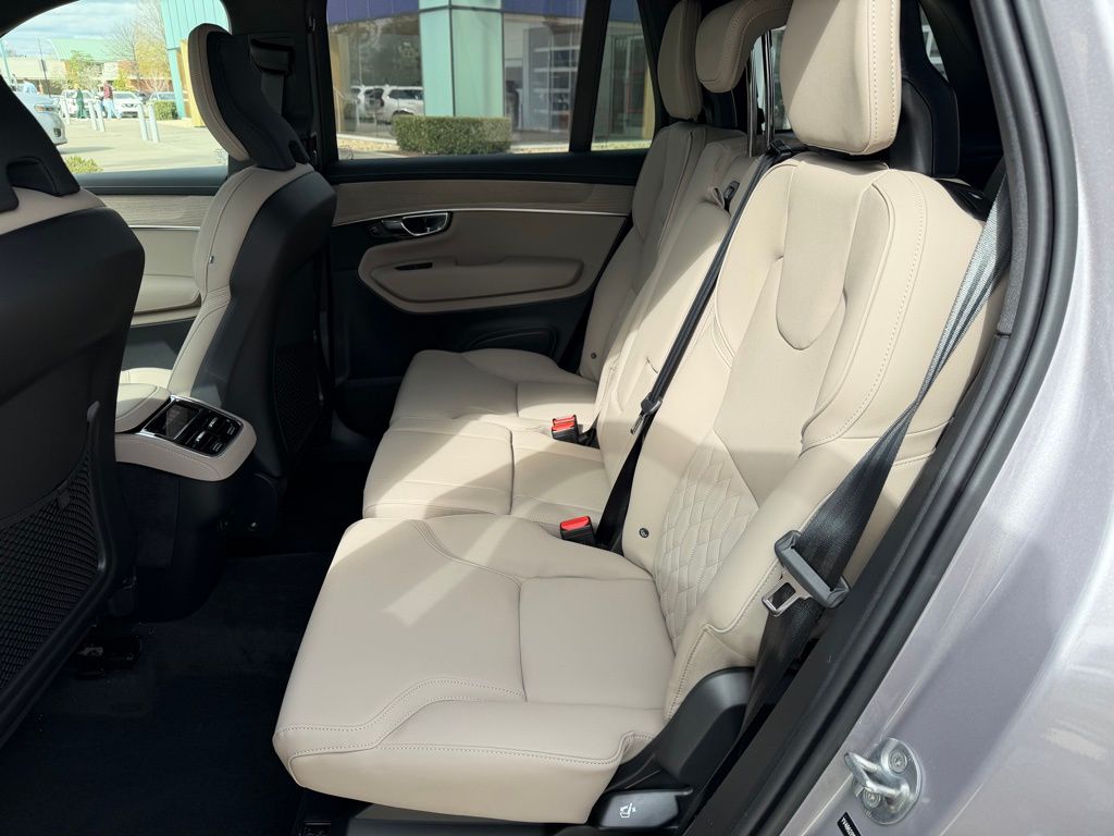 2026 Volvo XC90 Plus - Photo 14