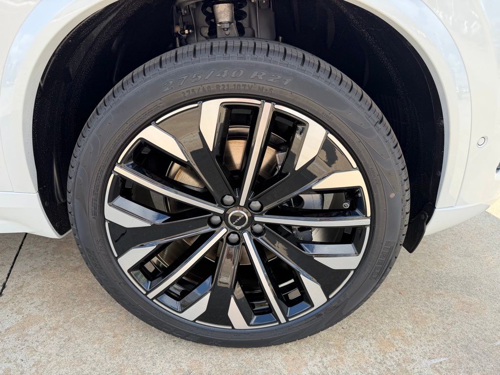 2026 Volvo XC90 Plus - Photo 10