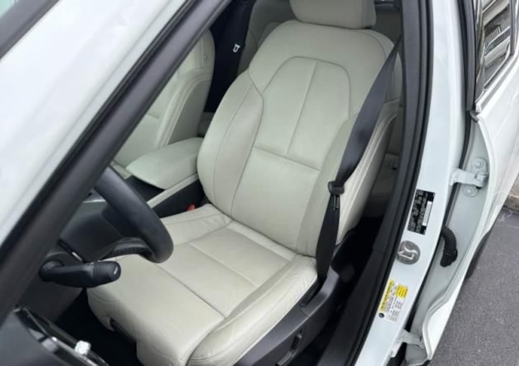 Used 2023 Volvo XC40 B4 FWD Plus Bright SUV