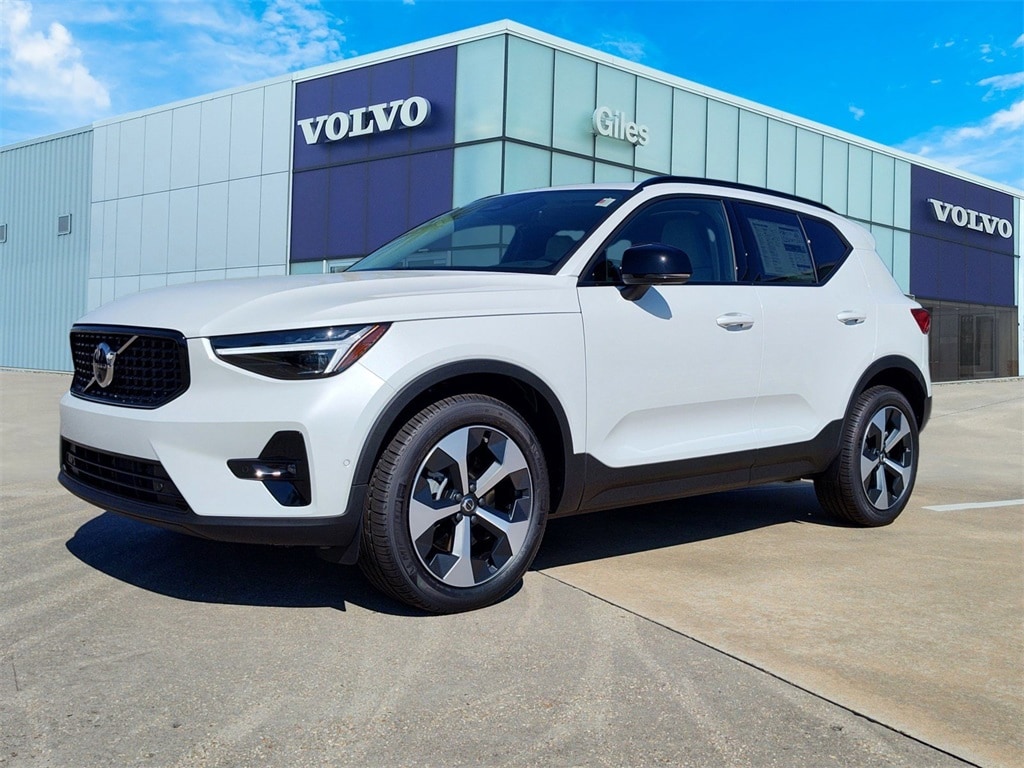 2026 Volvo XC40 SUV 