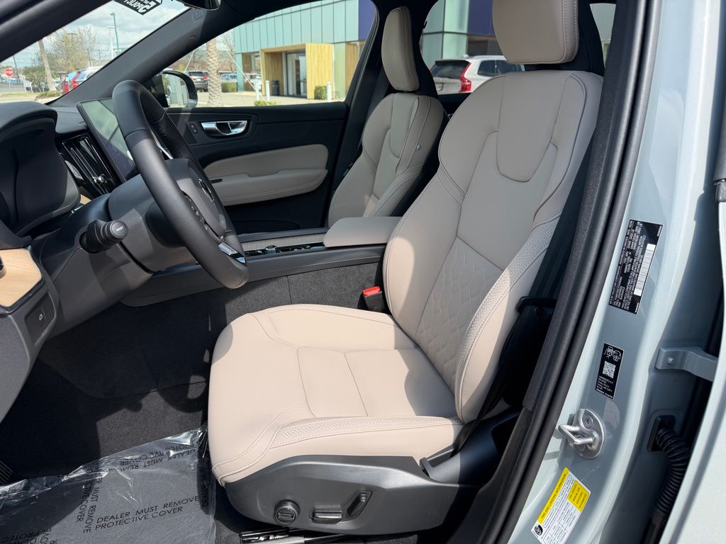 2026 Volvo XC60 Plus - Photo 11