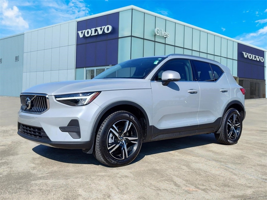 2025 Volvo XC40 B5 Core Bright Theme