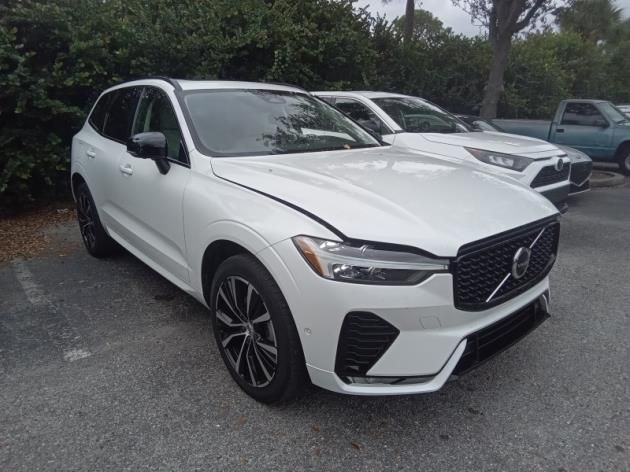 2023 Volvo XC60 B5 Plus photo 3