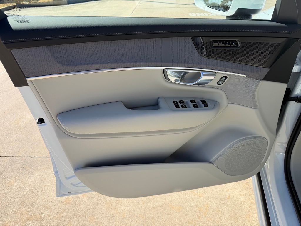 2026 Volvo XC90 Ultra - Photo 13