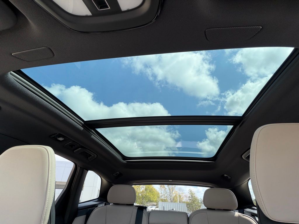 2026 Volvo XC60 Plus - Photo 23