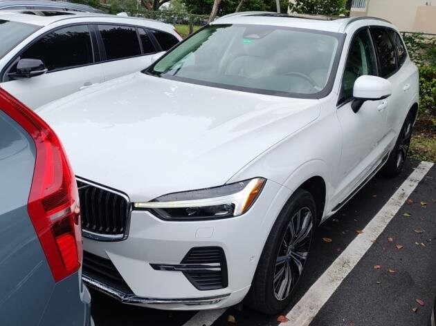 2023 Volvo XC60 B5 Plus photo 2
