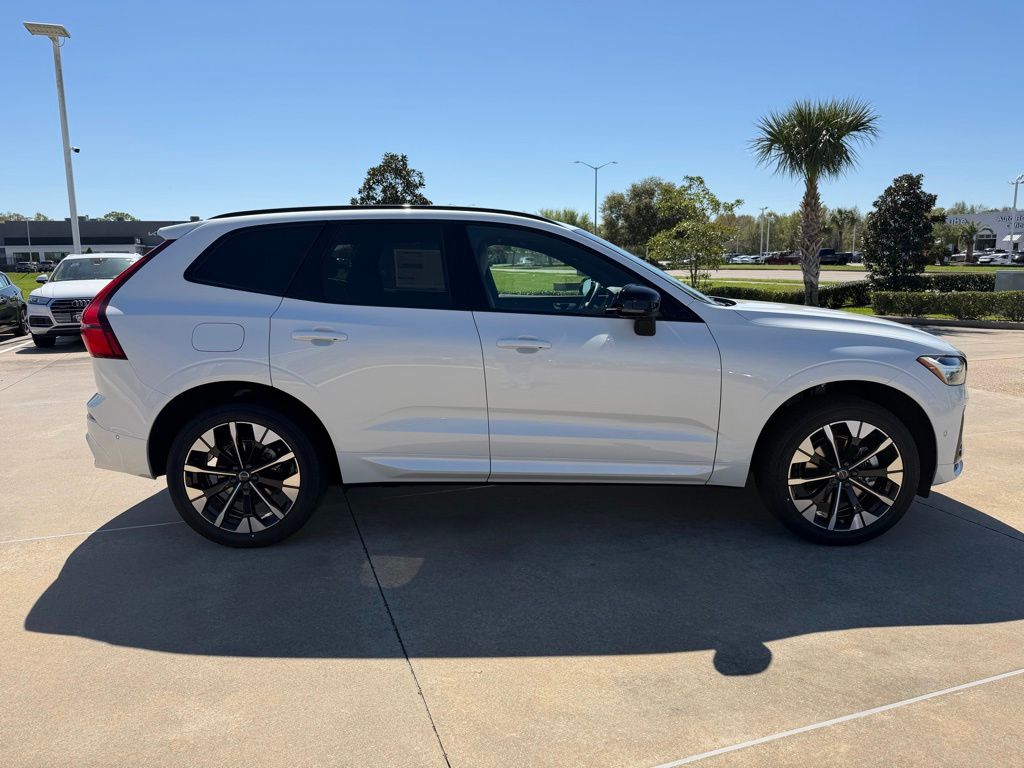2026 Volvo XC60 Plus - Photo 6