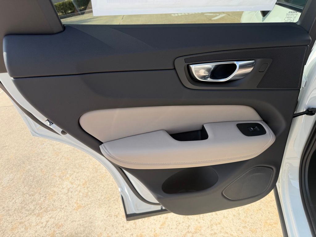 2026 Volvo XC60 Core - Photo 15