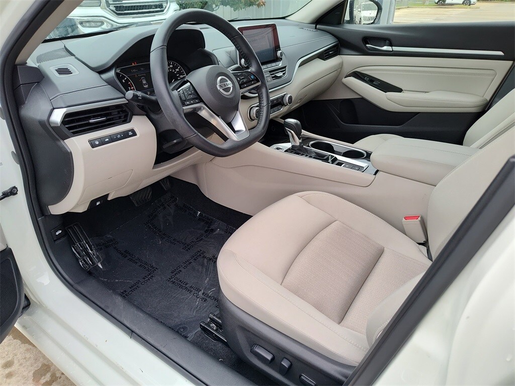 2021 Nissan Altima 2.5 SV photo 2