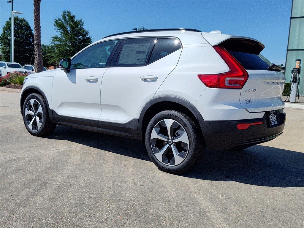 2026 Volvo XC40 Plus photo 2
