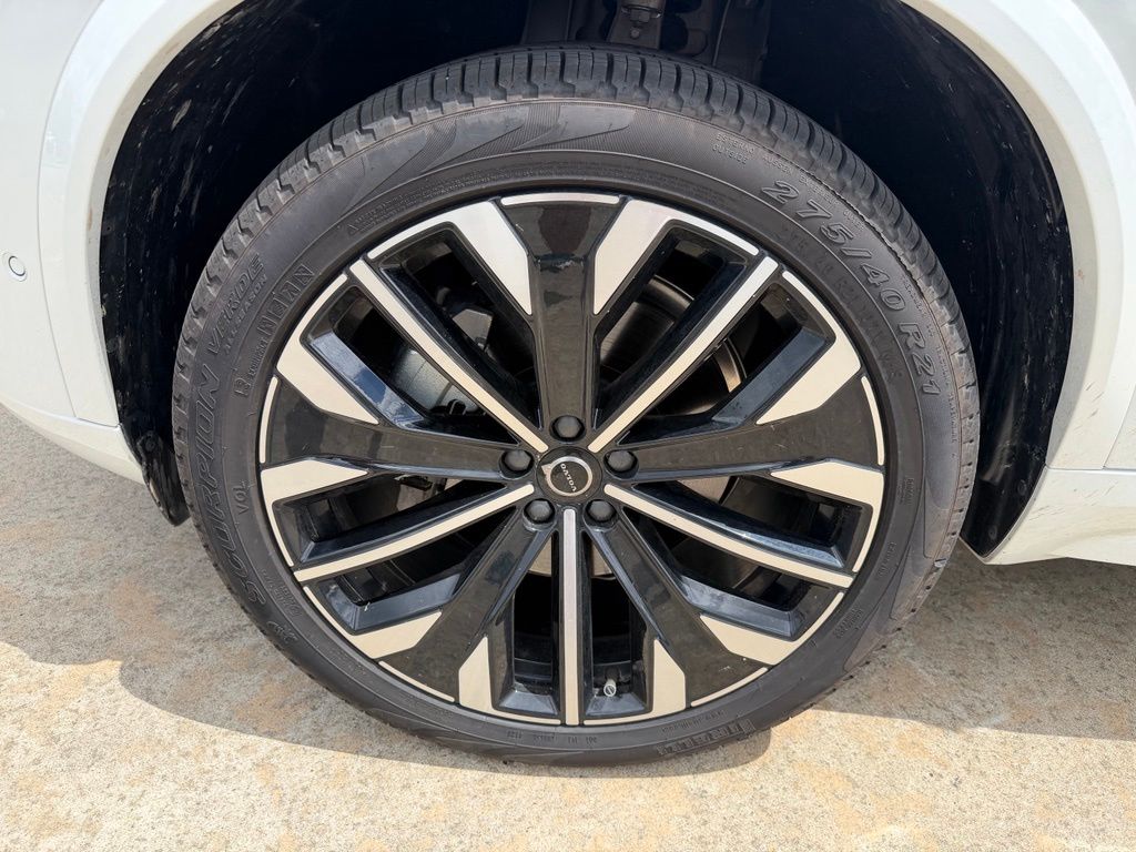 2026 Volvo XC90 Plus - Photo 9