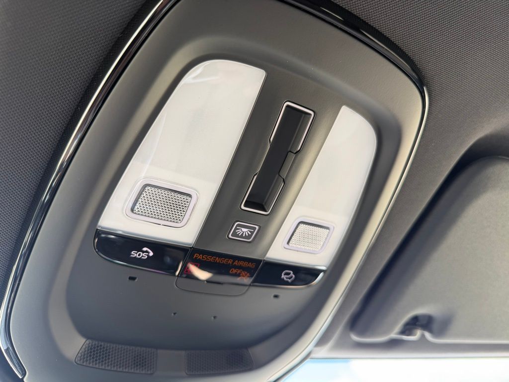 2026 Volvo XC60 Plus - Photo 22