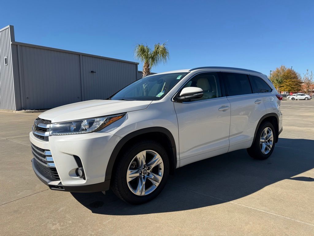 2018 Toyota Highlander Limited's photo
