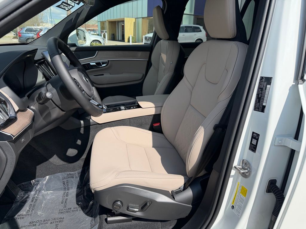 2026 Volvo XC90 Plus - Photo 11