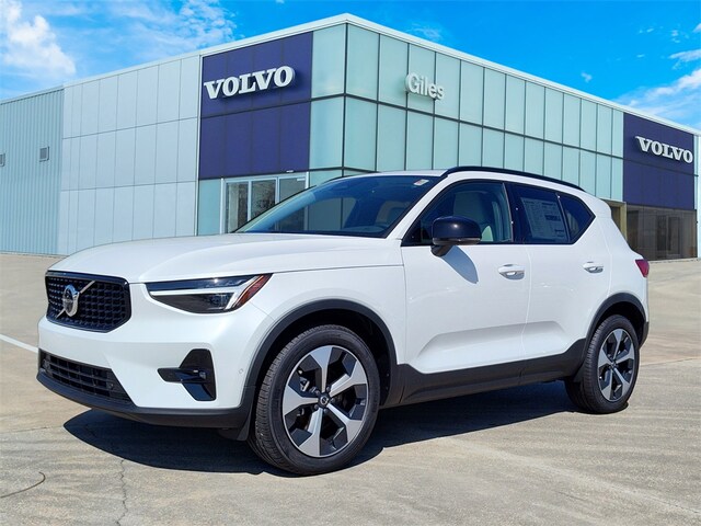 2026 Volvo XC40 B5 Plus SUV