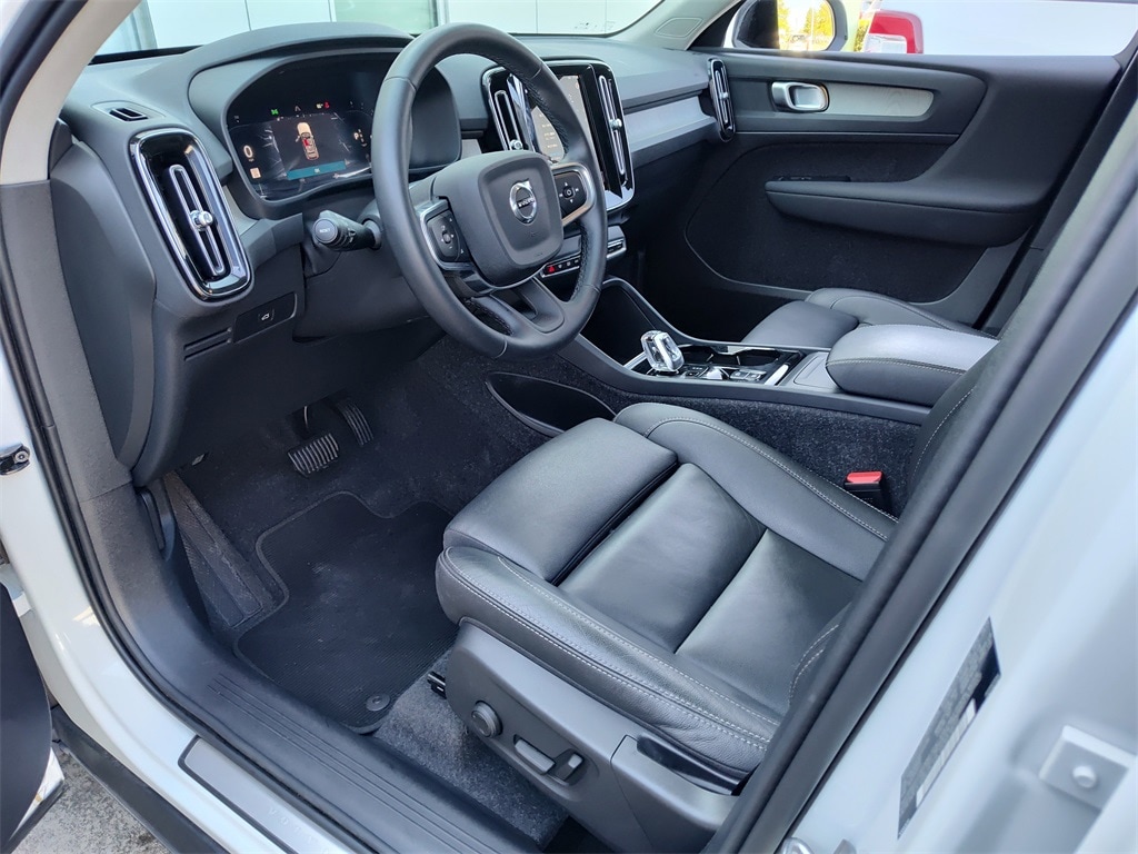 Used 2025 Volvo XC40 B5 Plus Dark Theme SUV