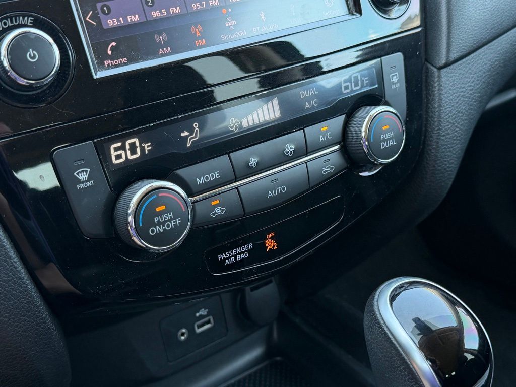 2019 Nissan Rogue SV - Photo 20
