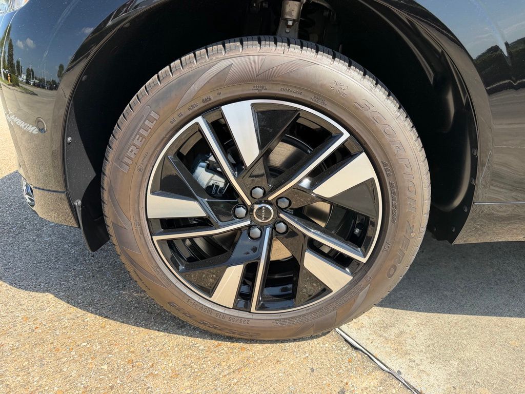 2026 Volvo XC60 Plus - Photo 10