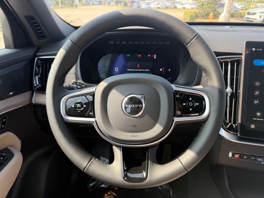 2026 Volvo XC90 Plus - Photo 18