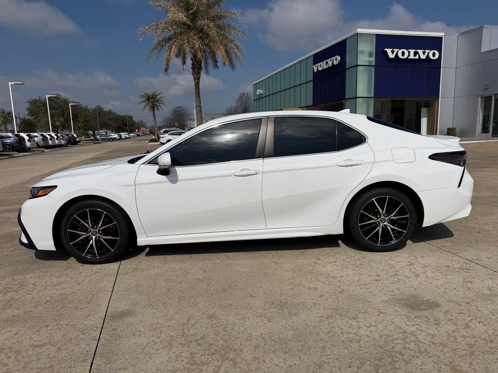 Used 2022 Toyota Camry SE Sedan