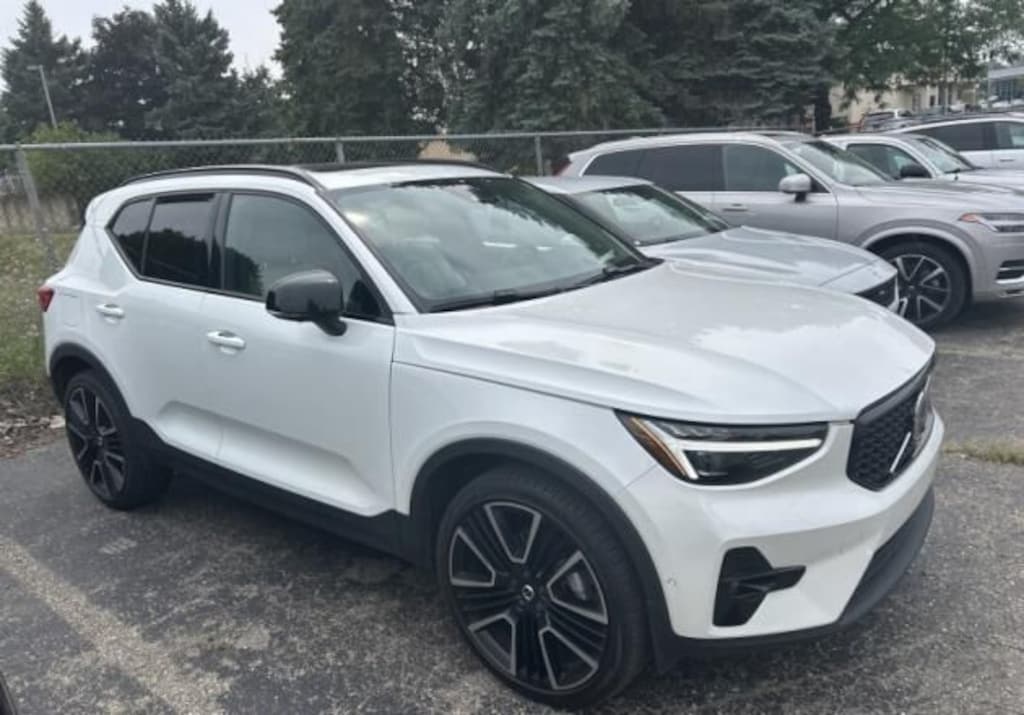 Used 2023 Volvo XC40 B5 AWD Ultimate Dark SUV