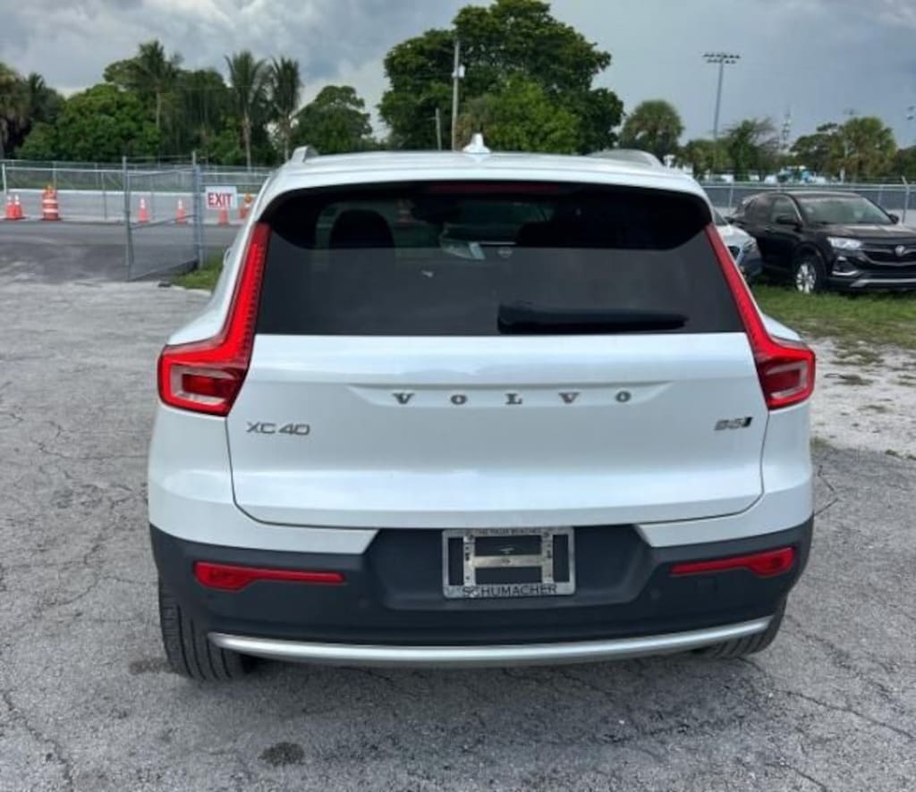 Used 2023 Volvo XC40 B5 AWD Ultimate Bright SUV