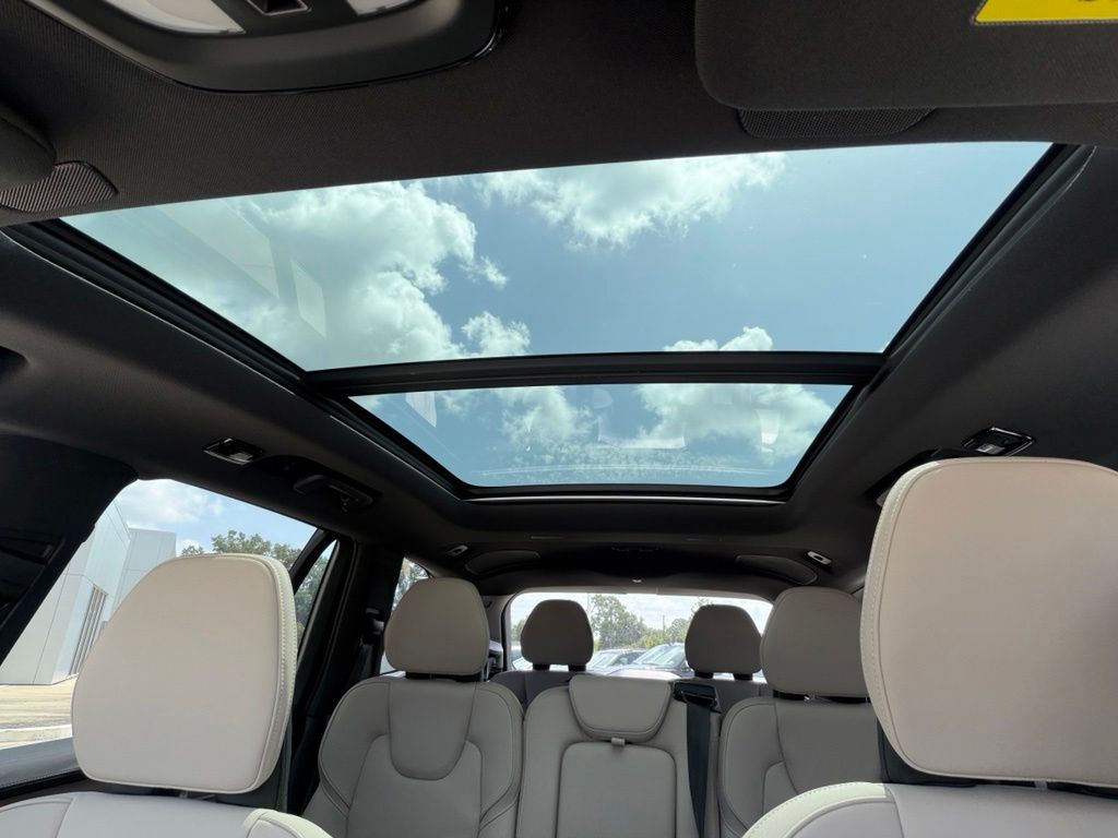 2026 Volvo XC90 Plus - Photo 24