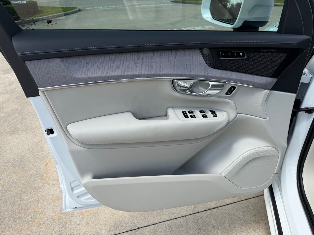 2026 Volvo XC90 Ultra - Photo 13