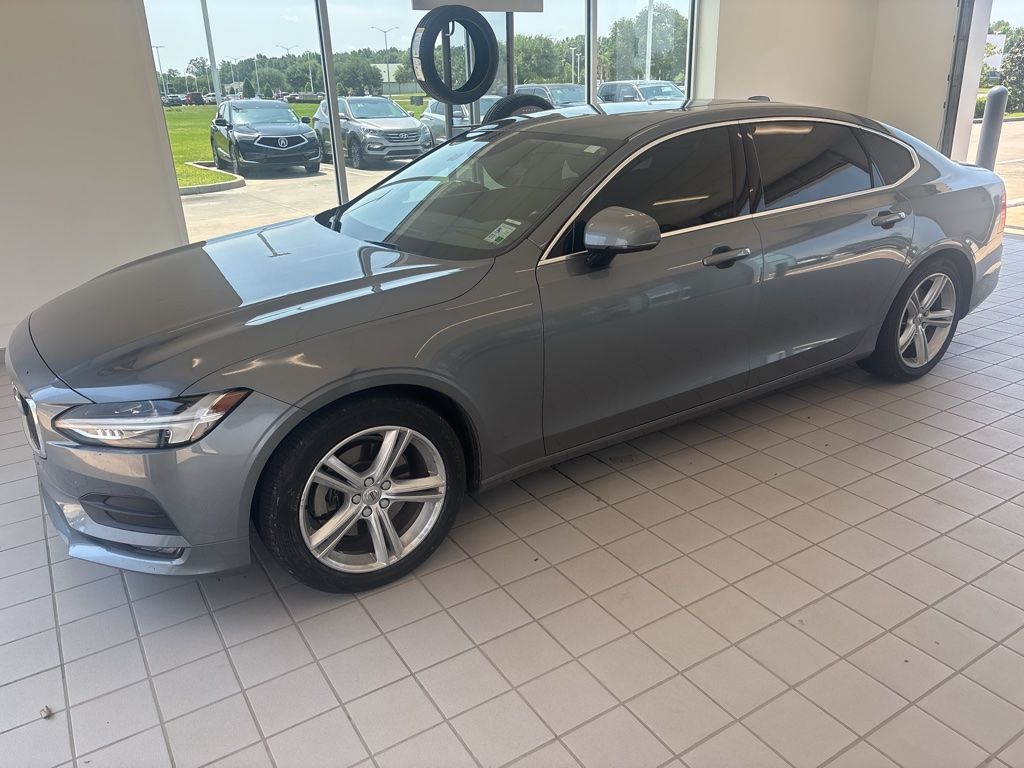 2018 Volvo S90 Momentum
