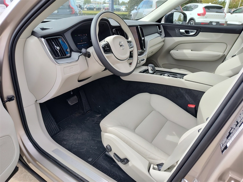 New 2025 Volvo XC60 B5 Plus SUV