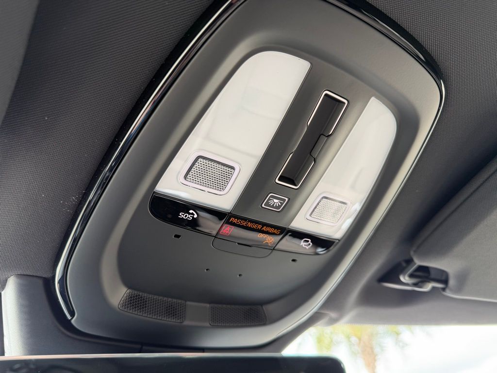 2026 Volvo XC90 Plus - Photo 23