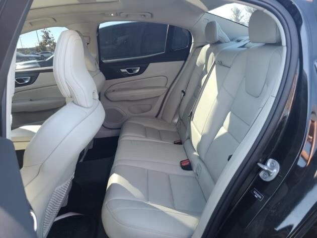 2024 Volvo S60 B5 Plus photo 4