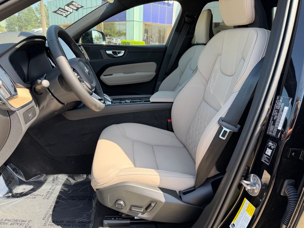 2026 Volvo XC60 Plus - Photo 11