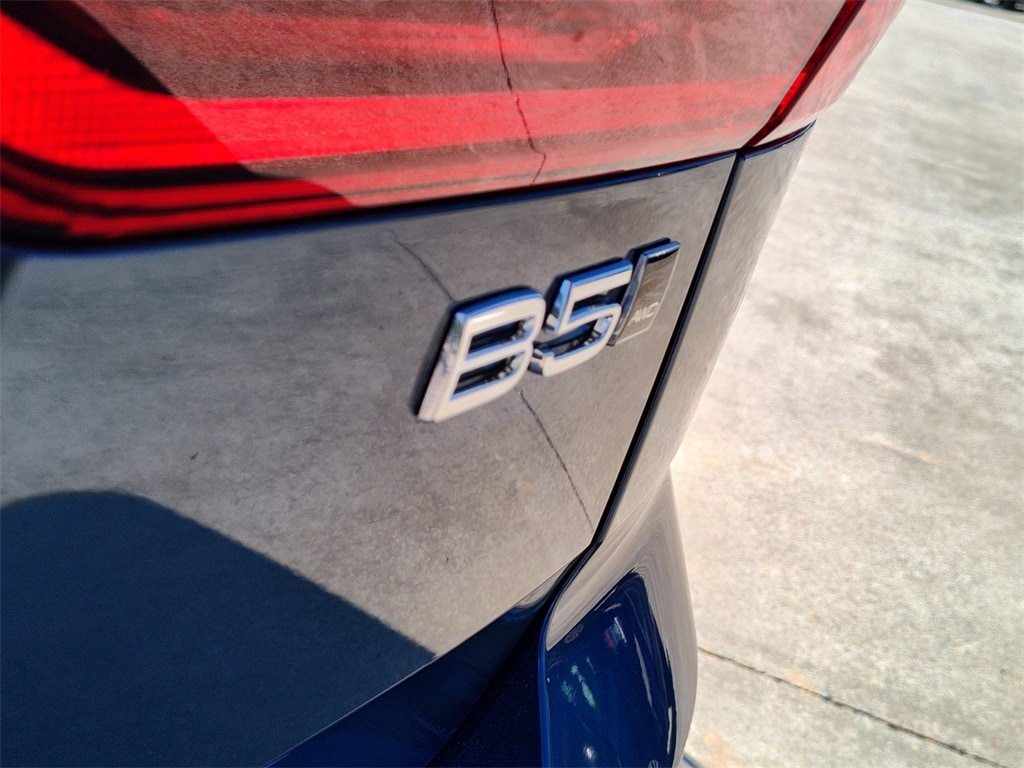 New 2026 Volvo XC60 B5 Plus SUV