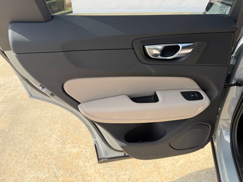 2026 Volvo XC60 Plus - Photo 15