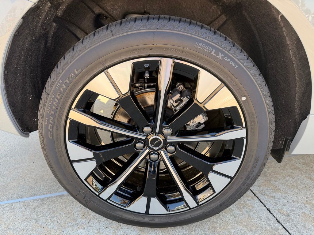 2026 Volvo XC60 Plus - Photo 10