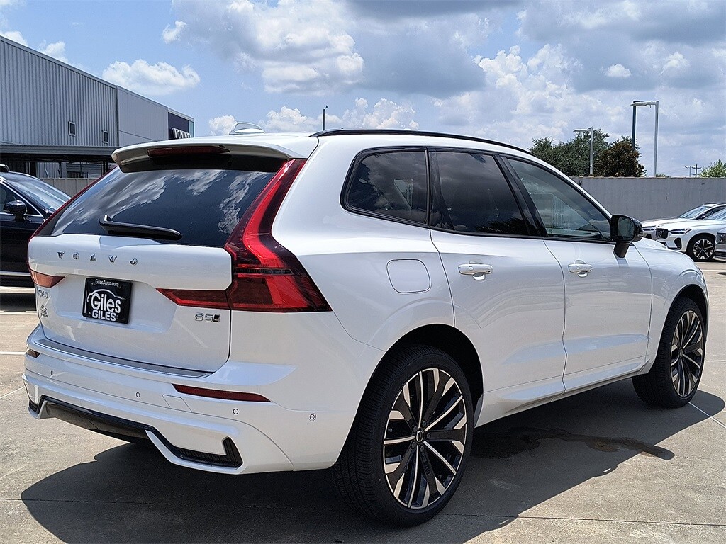 2026 Volvo XC60 B5 photo 4