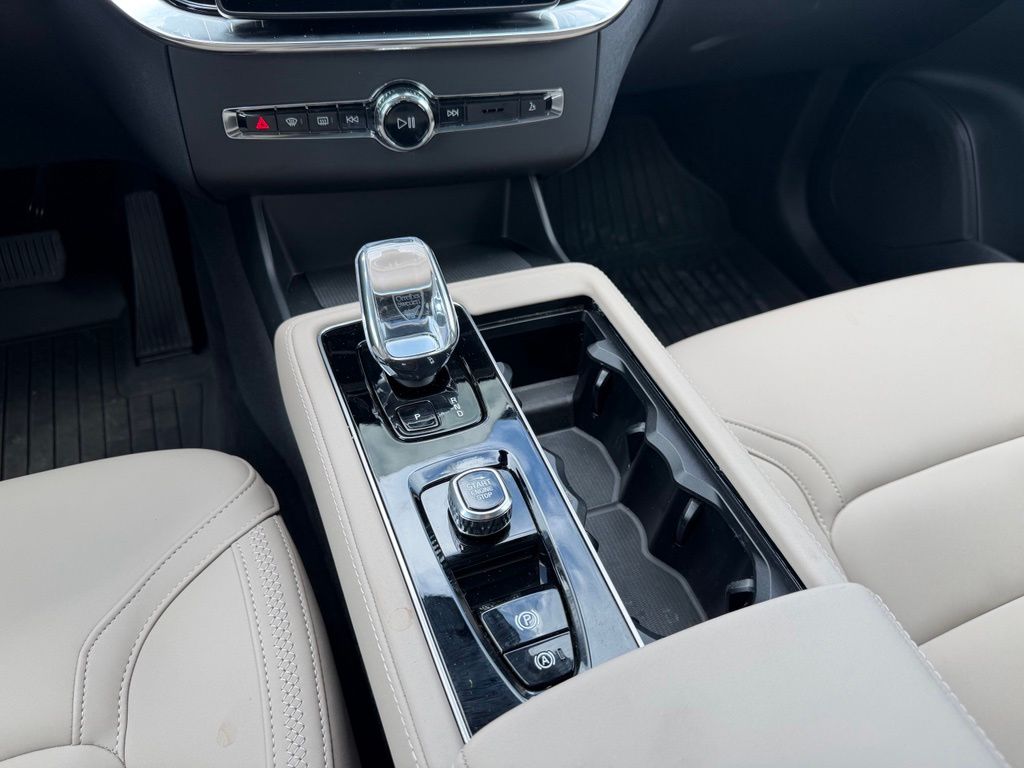 2026 Volvo XC90 Plus - Photo 16