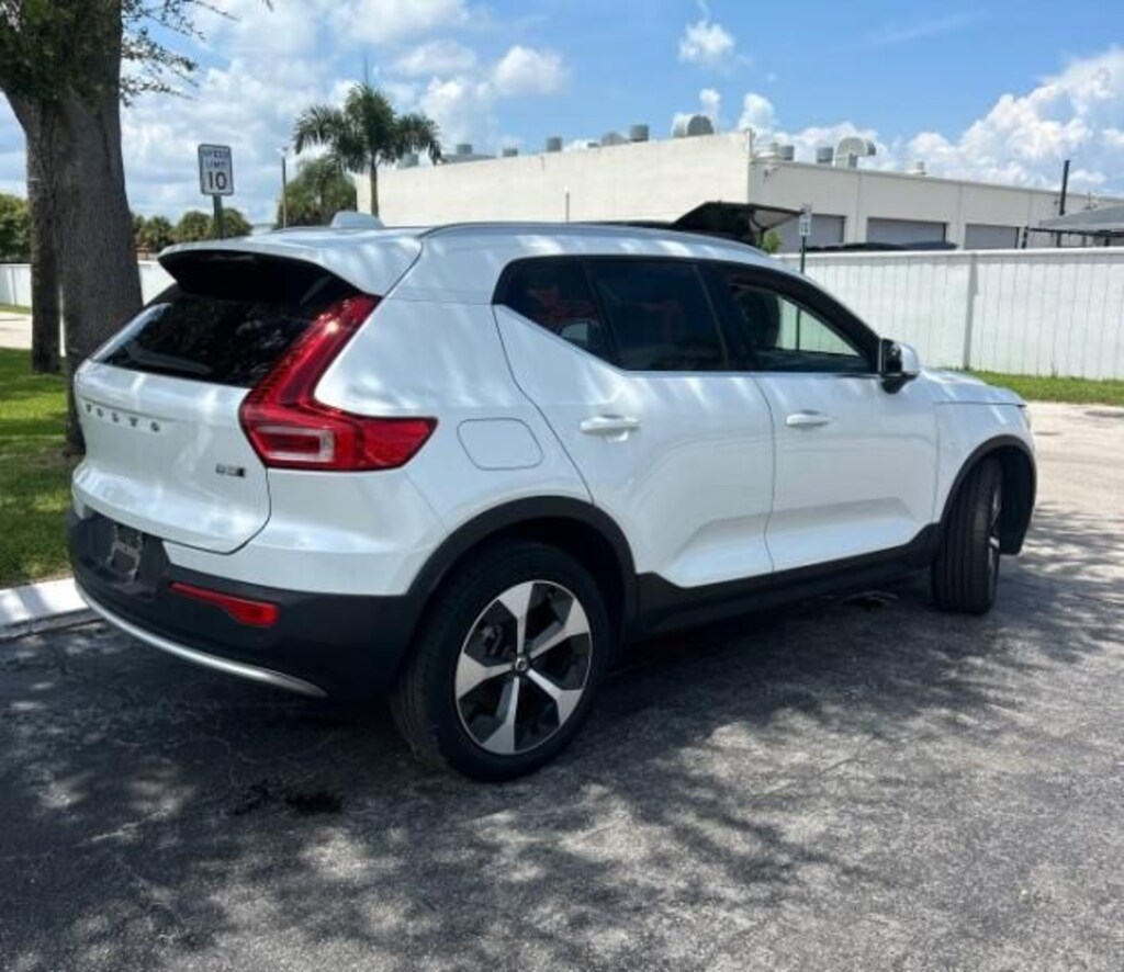 Used 2024 Volvo XC40 B5 Plus Bright SUV
