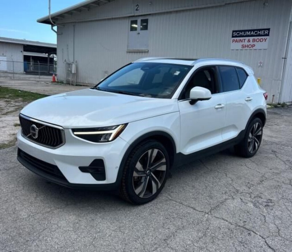 Used 2023 Volvo XC40 B5 AWD Ultimate Bright SUV