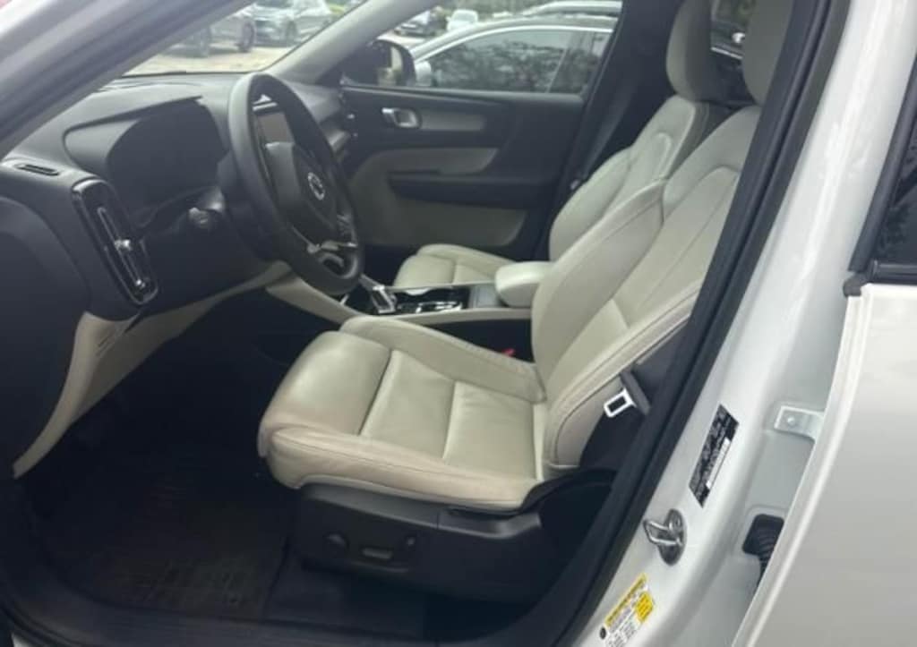 Used 2023 Volvo XC40 B5 AWD Plus Dark SUV