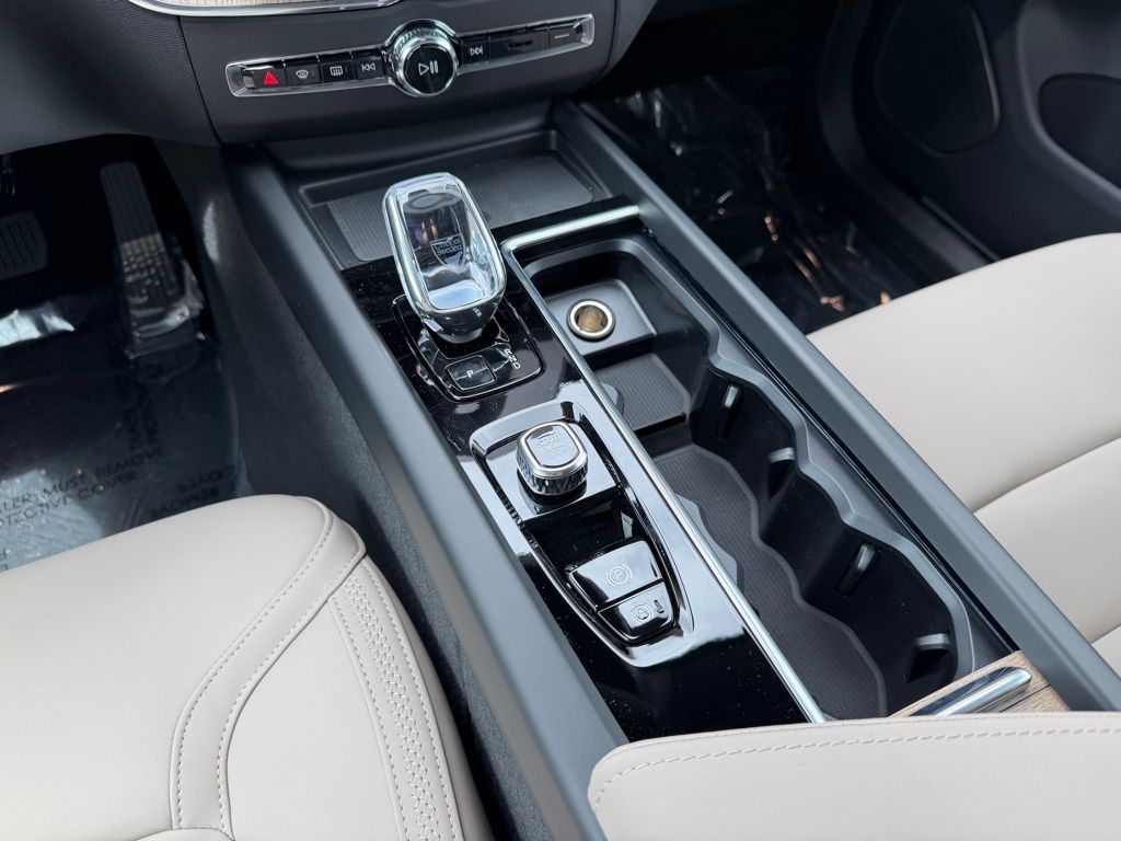 2026 Volvo XC60 Core - Photo 17