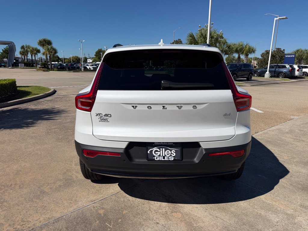 New 2026 Volvo XC40 B4 Plus SUV