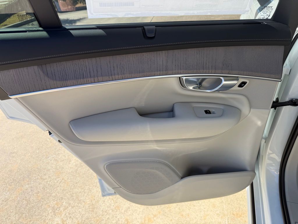2026 Volvo XC90 Ultra - Photo 15