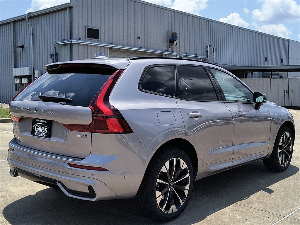 2026 Volvo XC60 B5 Plus photo 4