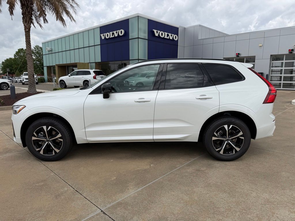 2026 Volvo XC60 Core - Photo 2