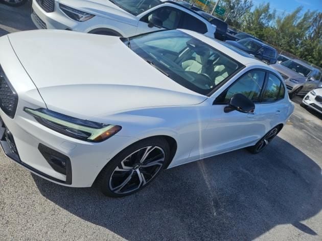 2024 Volvo S60 Plus's photo