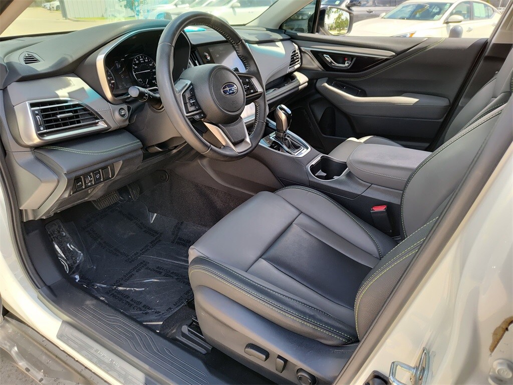 2021 Subaru Outback Onyx Edition XT photo 2