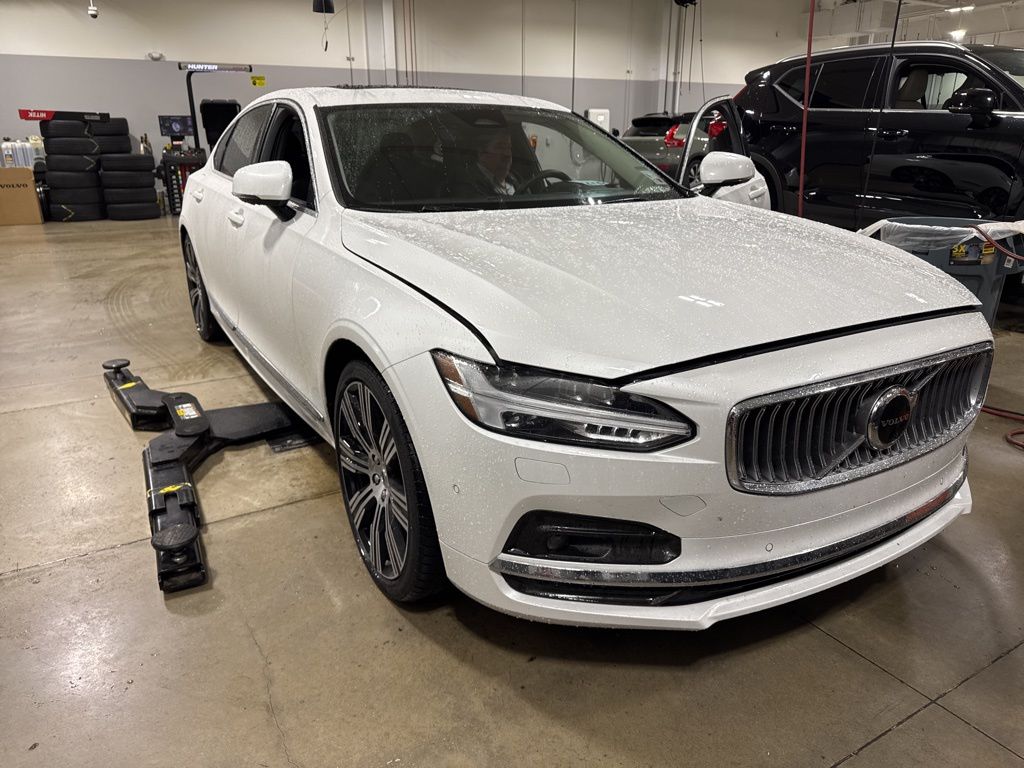 2023 Volvo S90 Ultimate's photo