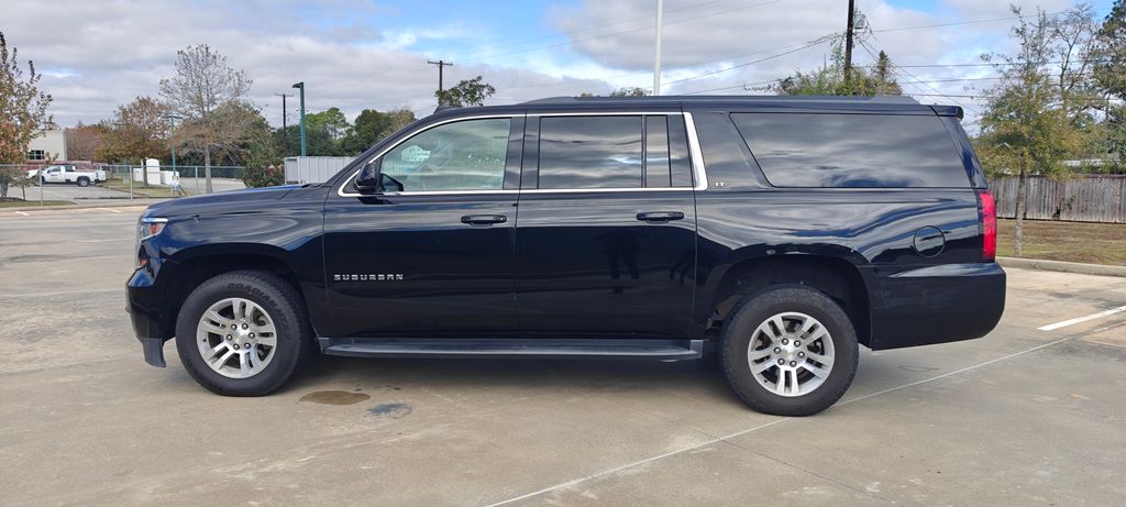 2018 Chevrolet Suburban LT photo 3